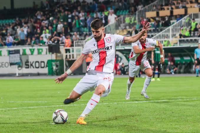 Samsunspor’dan Ayrılıp İstanbula Gitti