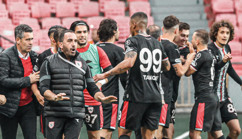 Samsunsporlu Taraftarı Futbolcular Kurtardı