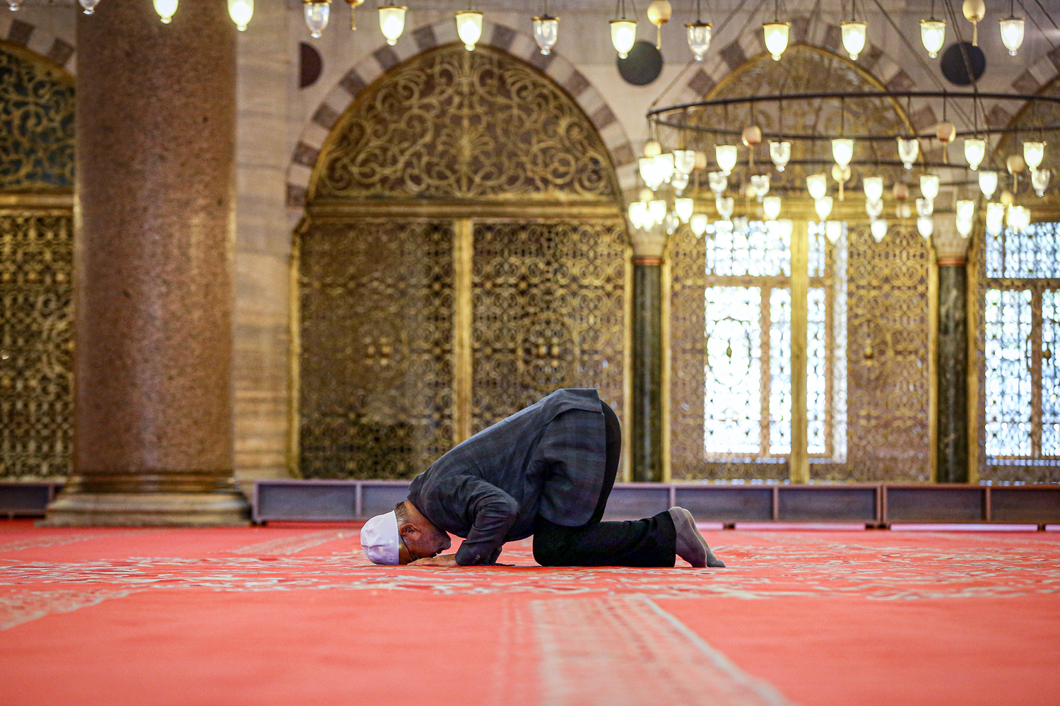 Bayram namazı nasıl kılınır? Bayram namazı farz mı?