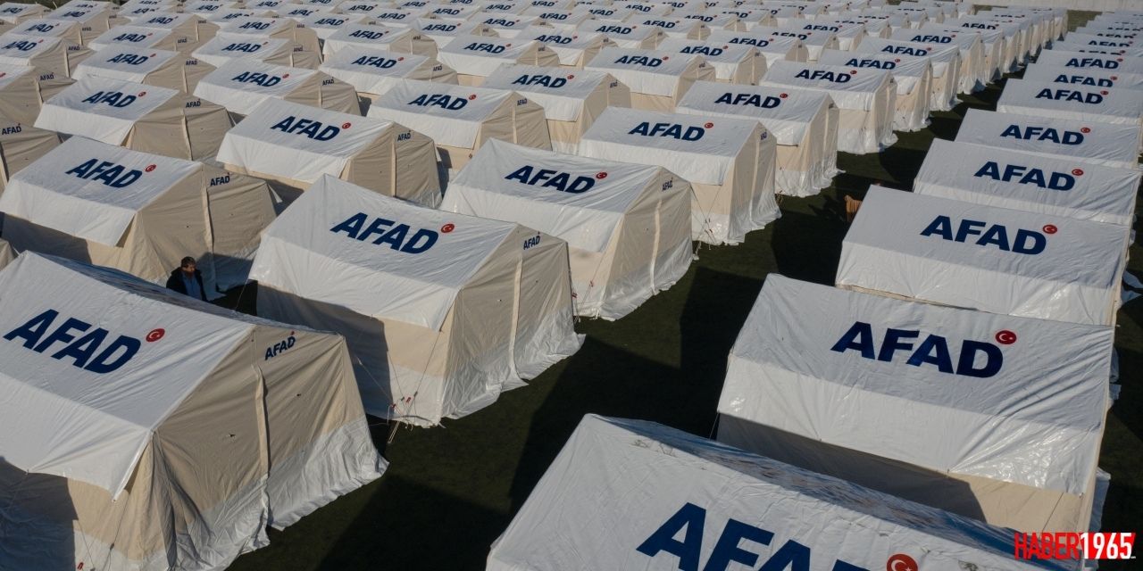 Çadır kentte  ki  kadın kuaför sayesinde depremzedeler meslek sahibi oluyor