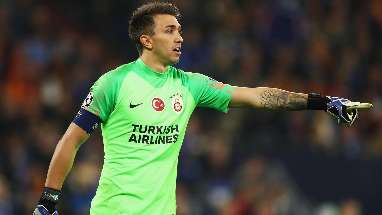 Muslera formsuzluğu nedeniyle eleştiri oklarının hedefi oldu! Muslera Beşiktaş derbisinde neden kötü performans sergiledi?