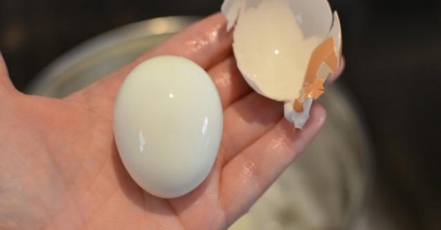 Yumurtayı 2 saniyede böyle soyun! Yıllardır boşuna uğraşmışız