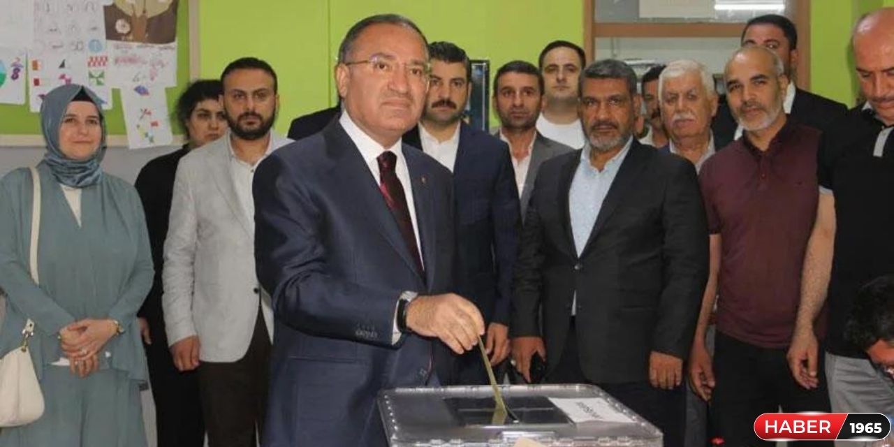 Şanlı Urfa'da  oy kullanan Adalet Bakanı Bekir Bozdağ,  seçmenlere ''sandığa gelin'' çağrısı yaptı