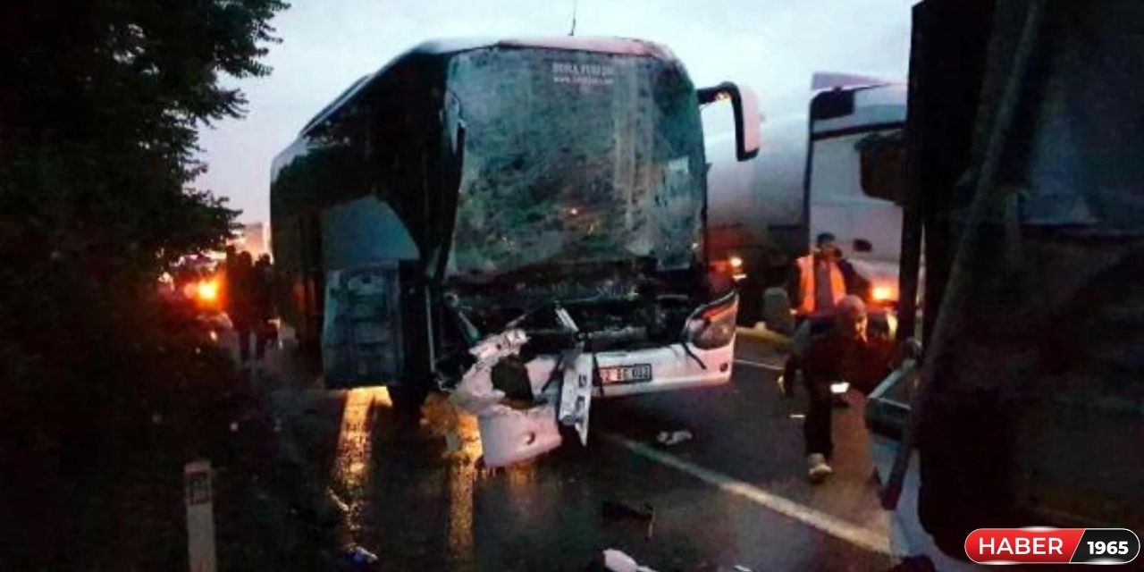 AKP seçmenlerini taşıyan otobüs tıra çarptı! Kazada 1'i ağır 22 yaralı var