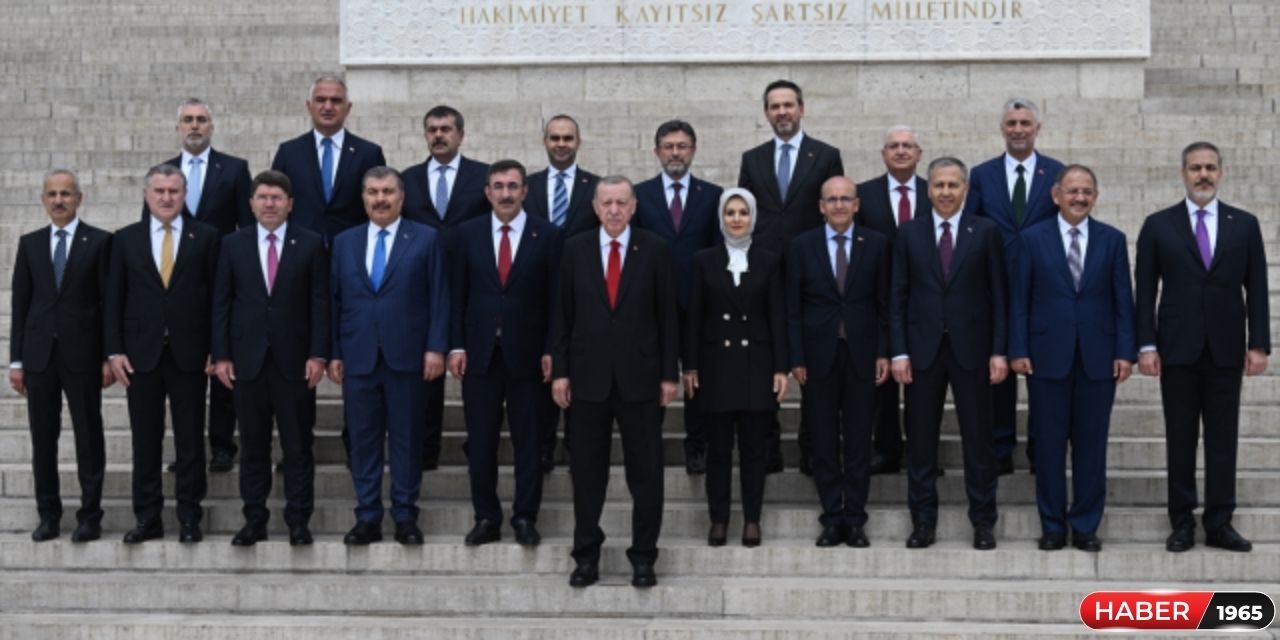 Cumhurbaşkanı Erdoğan yeni Kabine üyeleriyle Anıtkabir'de!