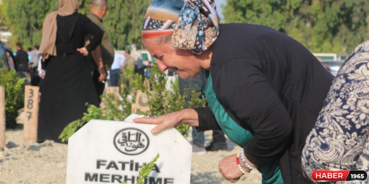 Hatay'da bayram buruk geldi! Mezarlık gözyaşlarıyla sulandı