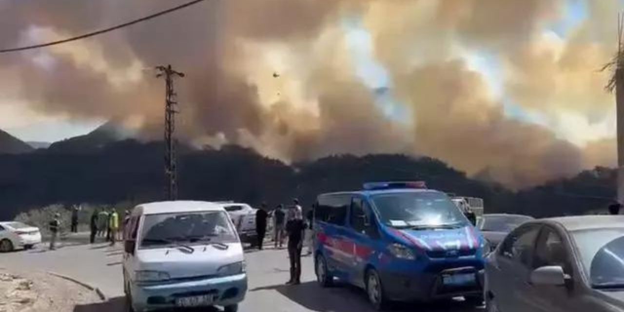 Hatay, Çanakkale ve Mersin alevle teslim oldu! Yangından etkilenen vatandaşlar yurtlara yerleştirildi