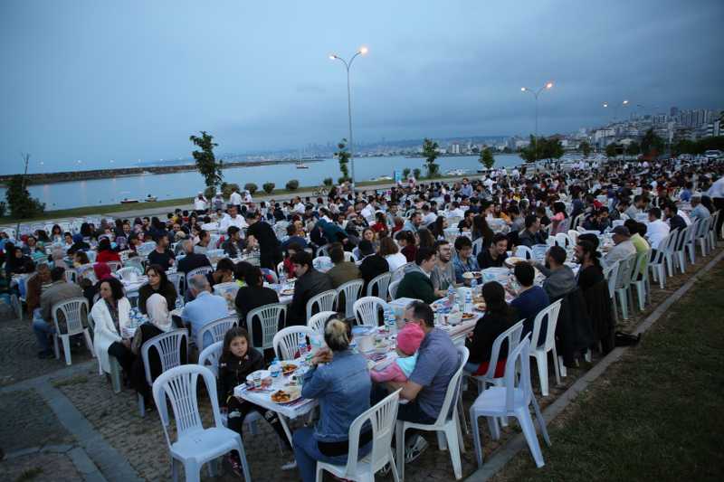 Binlerce vatandaş aynı sofrada buluştu