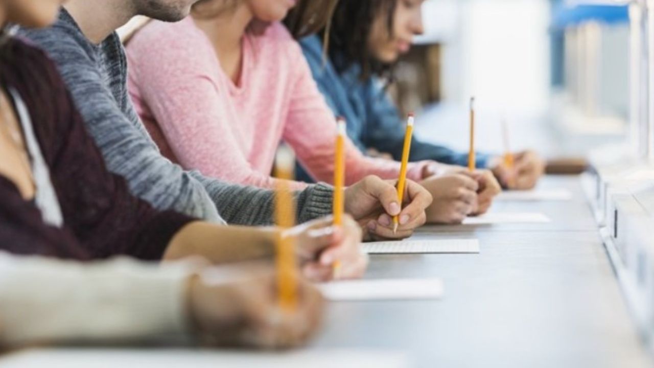 Liselileri yıkan haberler peş peşe geldi! Açık lise ve devamsızlık kararı öğrencileri çıldırtacak