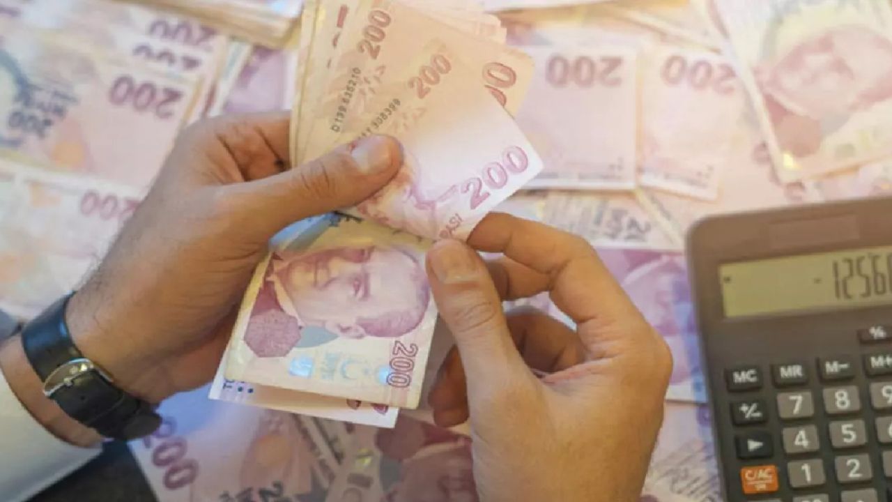 SSK, Bağkur, Emekli Sandığı emeklilerine tek maaş ikramiye! ATM'ye gidenler mutlu dönecek