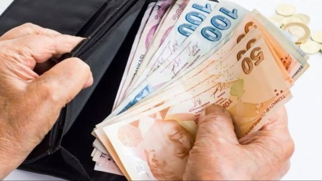 Emekliye tek sefere mahsus 7.850 TL geri ödemesiz nakit para! Maaşla birlikte verilecek