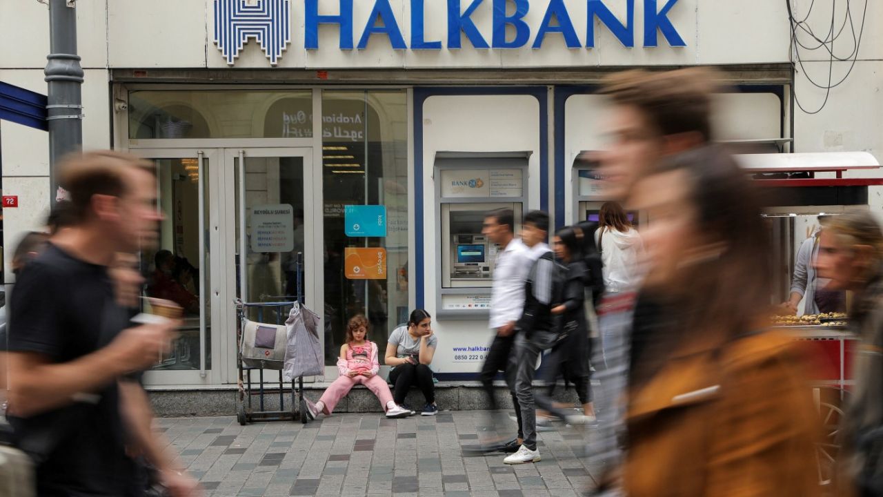 Asgari ücretliye oh çektiren ödeme! Darda kalanlara Halkbank'tan şipşak 50.000 TL ödeme var!