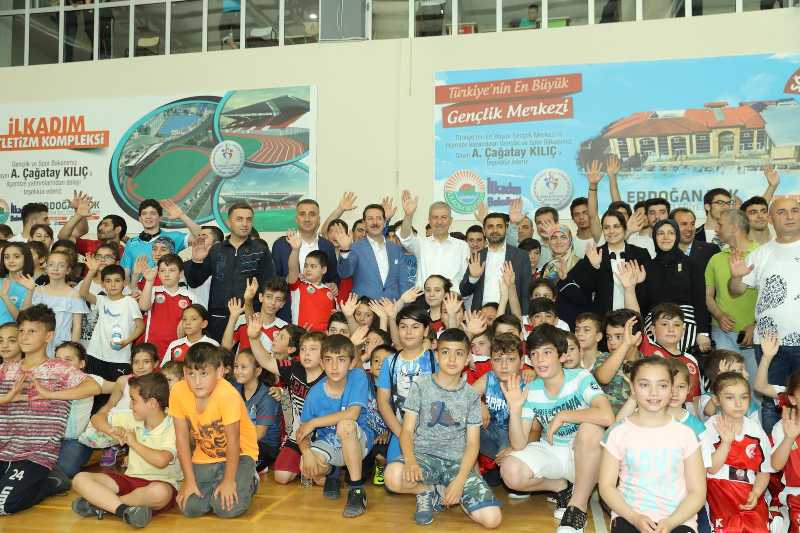 İLKADIM'DA YAZ SPOR OKULLARINA GÖRKEMLİ AÇILIŞ