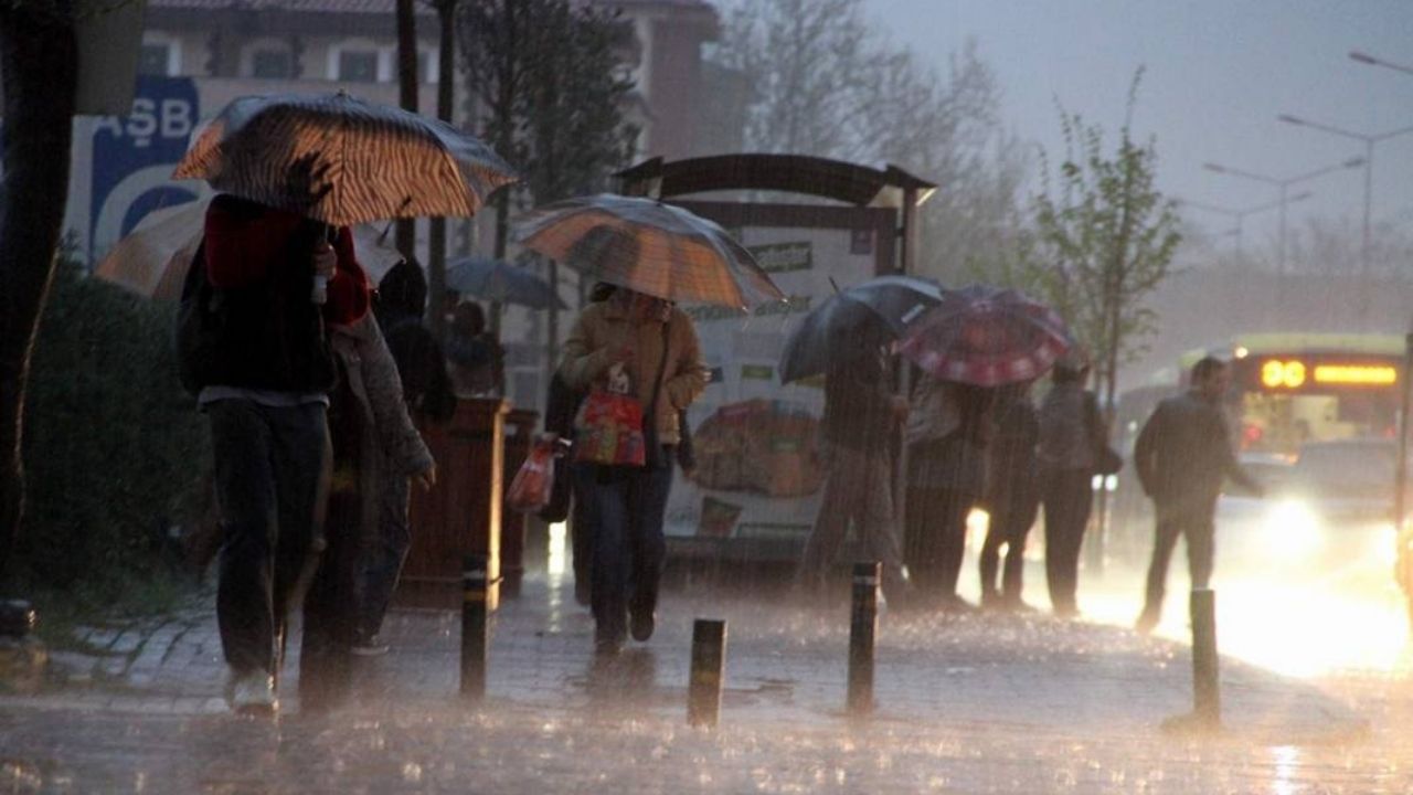 Meteoroloji saat verdi: Kuvvetli sağanak ve fırtınaya dikkat