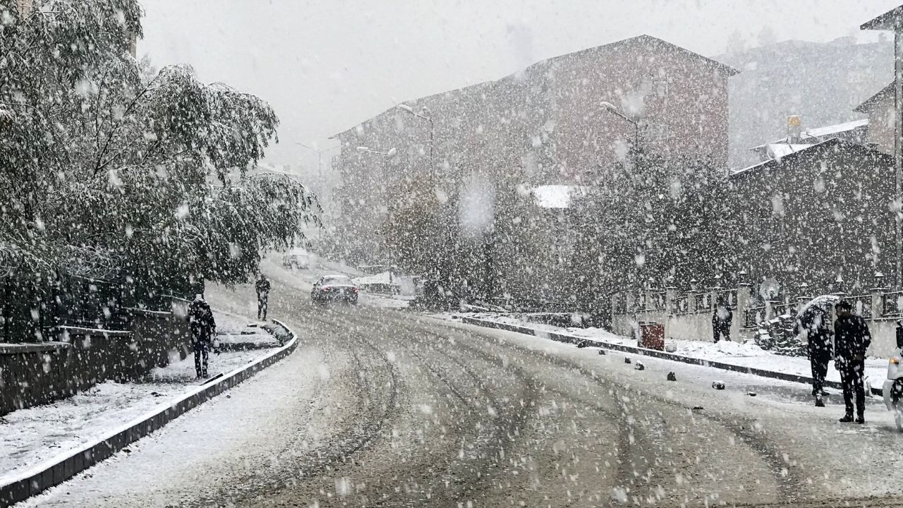 Meteoroloji'den Karadeniz için sağanak ve kar yağışı uyarısı!