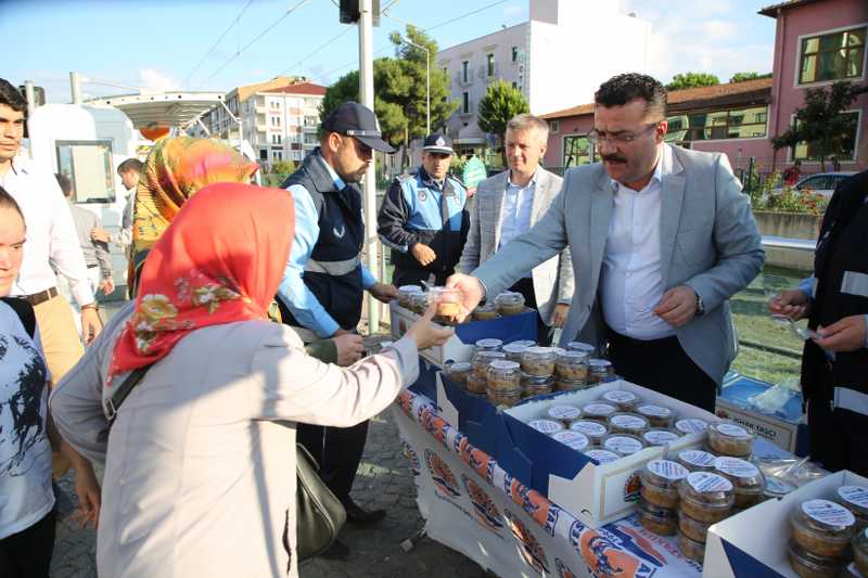 Atakum'da aşure dağıtıldı