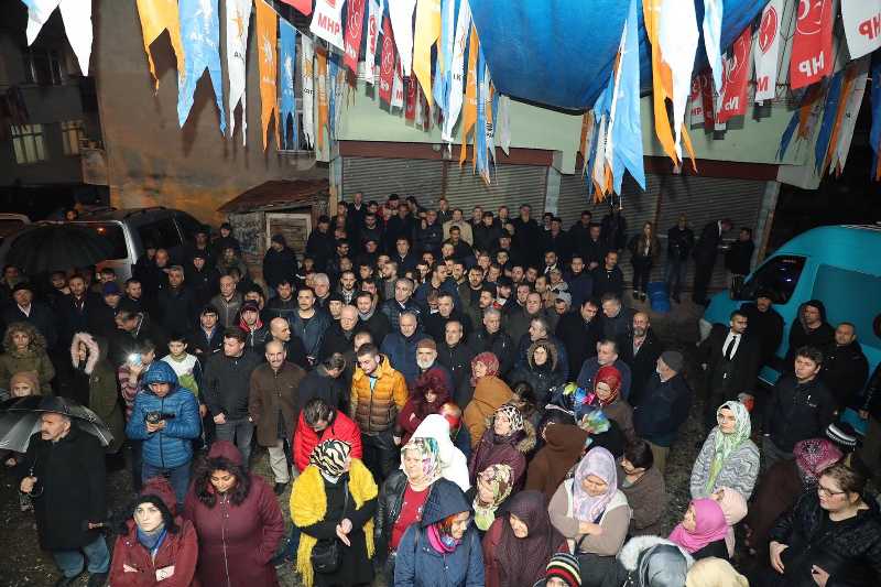 BAŞKAN TOK'A YAĞMUR ALTINDA COŞKULU KARŞILAMA