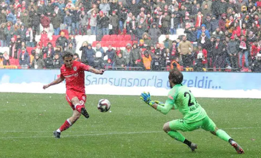 O FUTBOLCU MANİSA MAÇINDA YOK