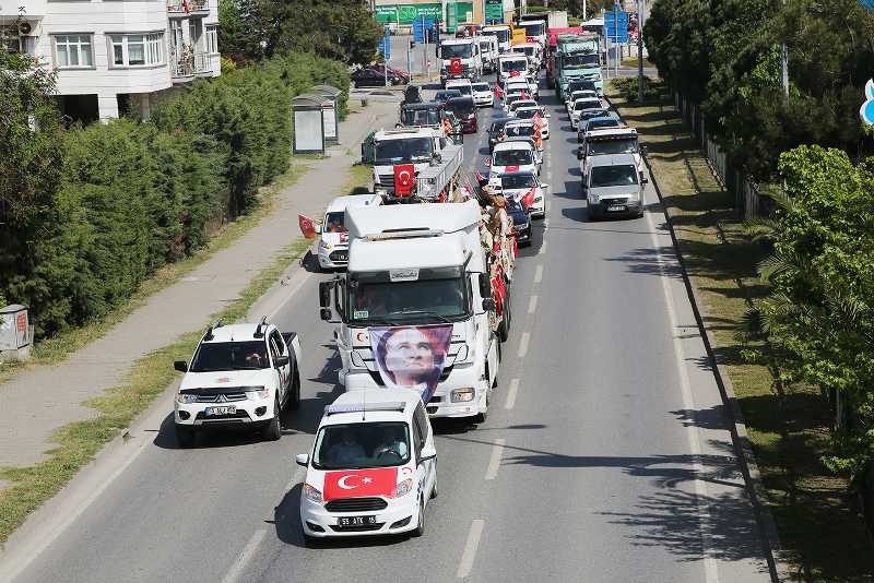 Atakum caddeleri 19 Mayıs’ta tiyatro ve müzikle renklendi