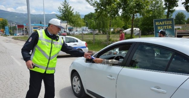 Polis Bu Kez Emniyet Kemeri Uygulaması Yaptı