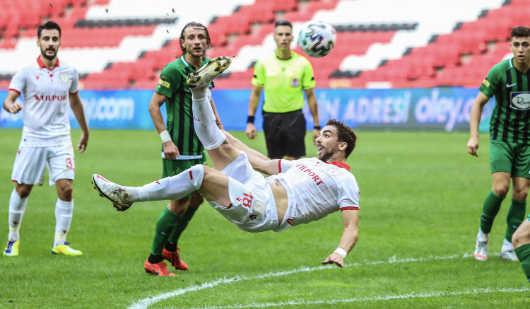 SAMSUNSPORLU FUTBOLCULARDAN ÖRNEK DAVRANIŞ