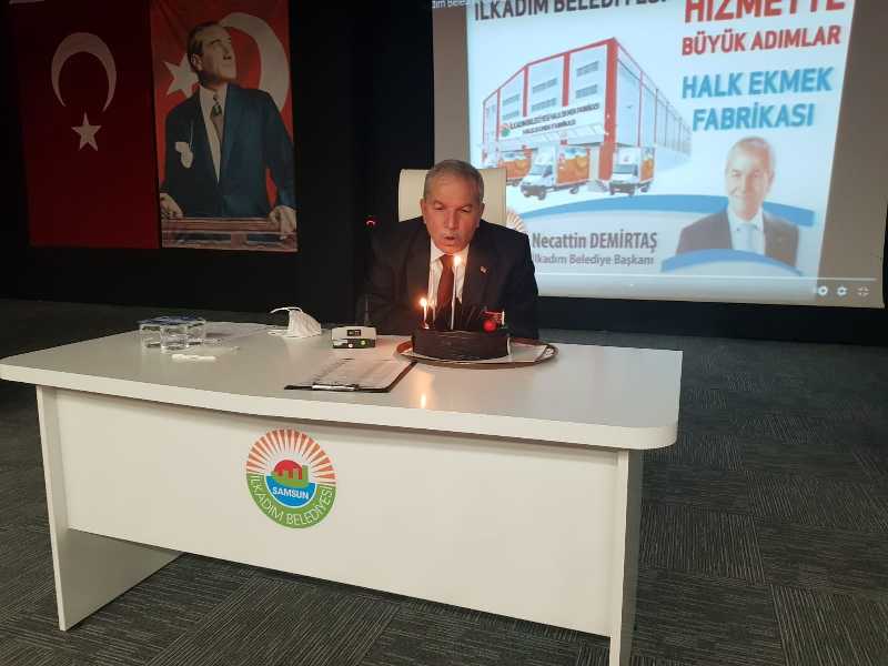 Başkan Demirtaş'a sürpriz doğum günü kutlaması
