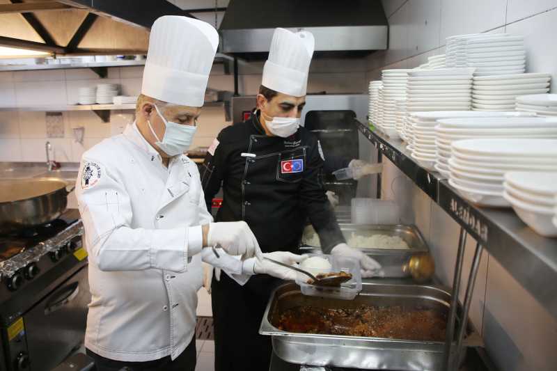 Atakum Belediyesi’nden sıcak yemek desteği