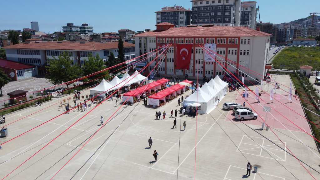 Geleceğin bilim adamları Canik'te yetişiyor