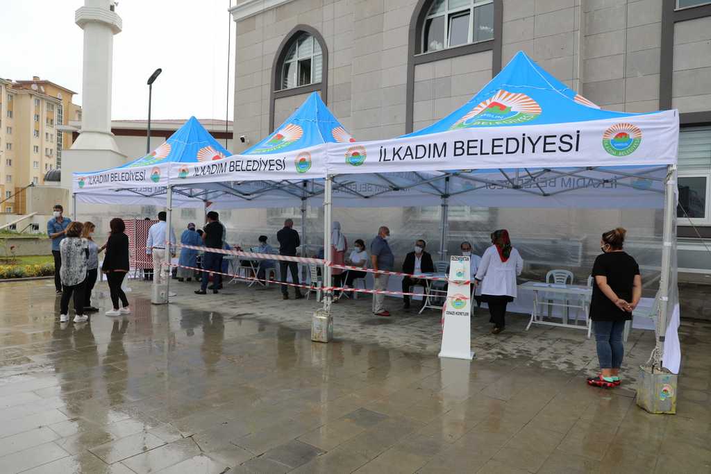 İlkadım Belediyesi çalışanları ilk doz aşıları olmaya başladı