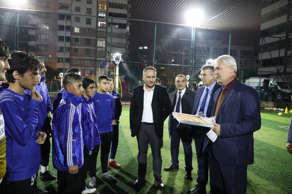 İLKADIM BELEDİYESİ’NDEN SPOR KULÜPLERİNE TATLI MORAL DESTEĞİ