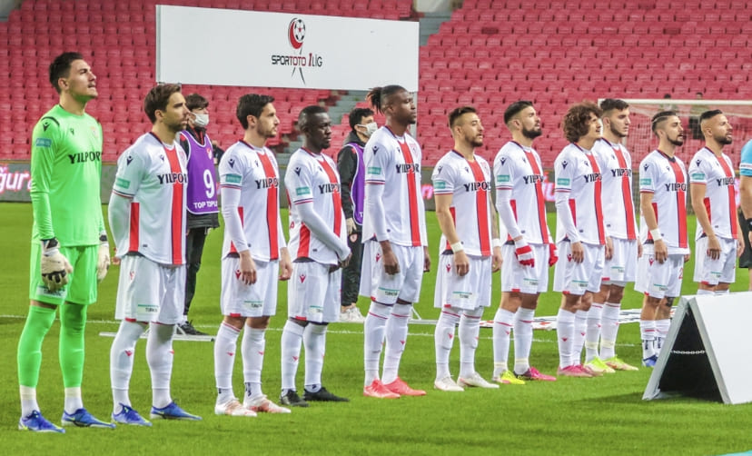 Samsunspor’da 4 Futbolcu Sınırda