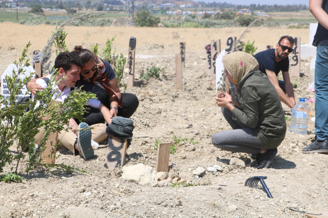 hatay-da-deprem-mezarligina-bayram-ziyareti-16071919-1137-m.jpg