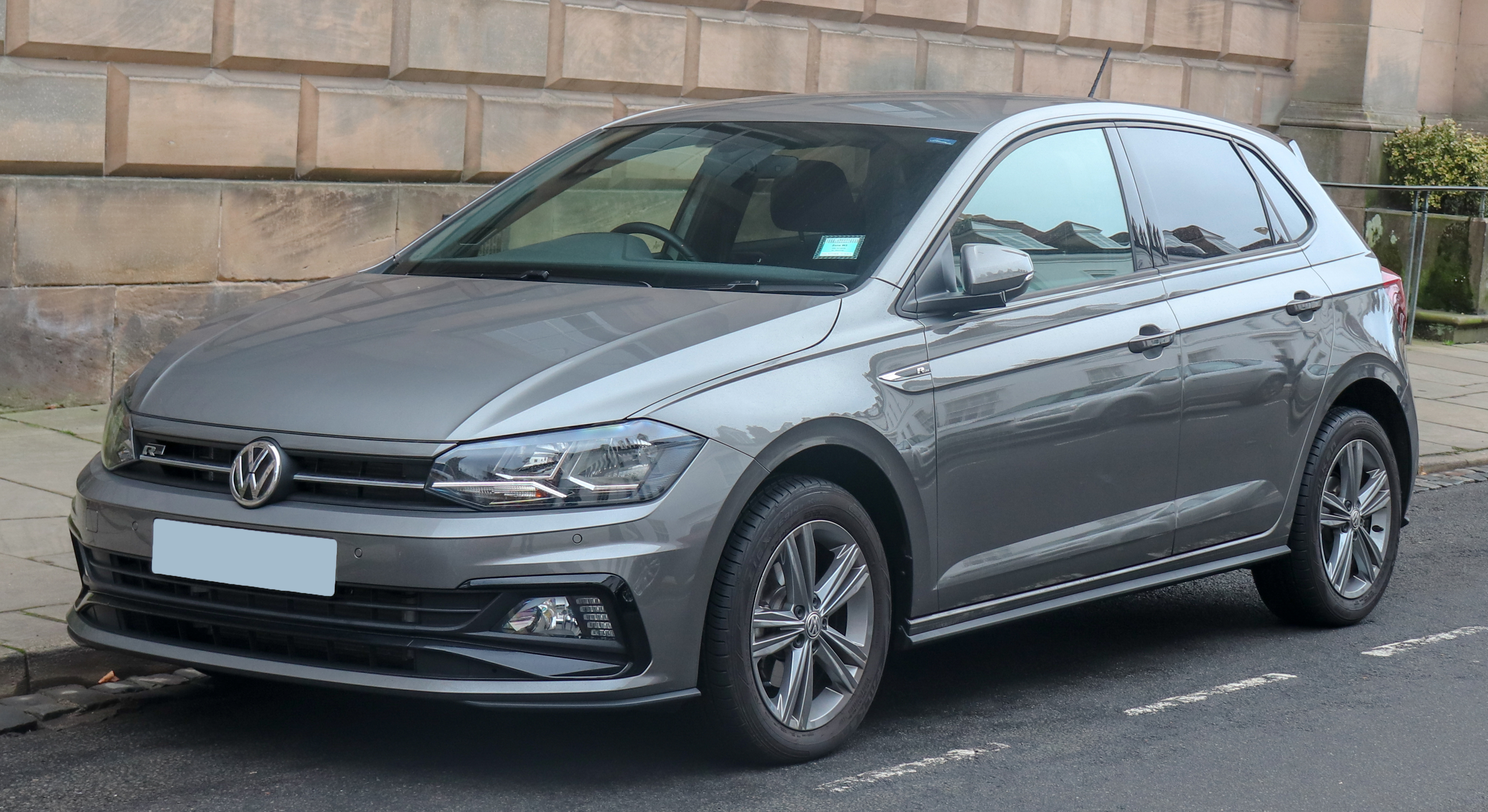 2018-volkswagen-polo-r-line-tsi-1-0-front-001.jpg