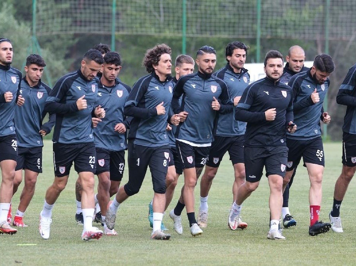 Samsunspor, 31 futbolcuyla yollarını ayırdı, 14 yeni oyuncuyu kadrosuna kattı