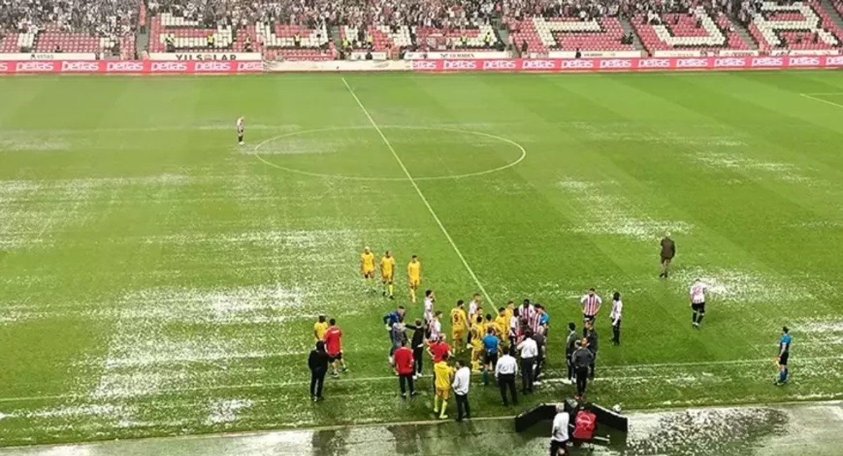 Yağmurdan dolayı ertelenen Samsunspor-İstanbulspor karşılaşmasının tarihi belli oldu!