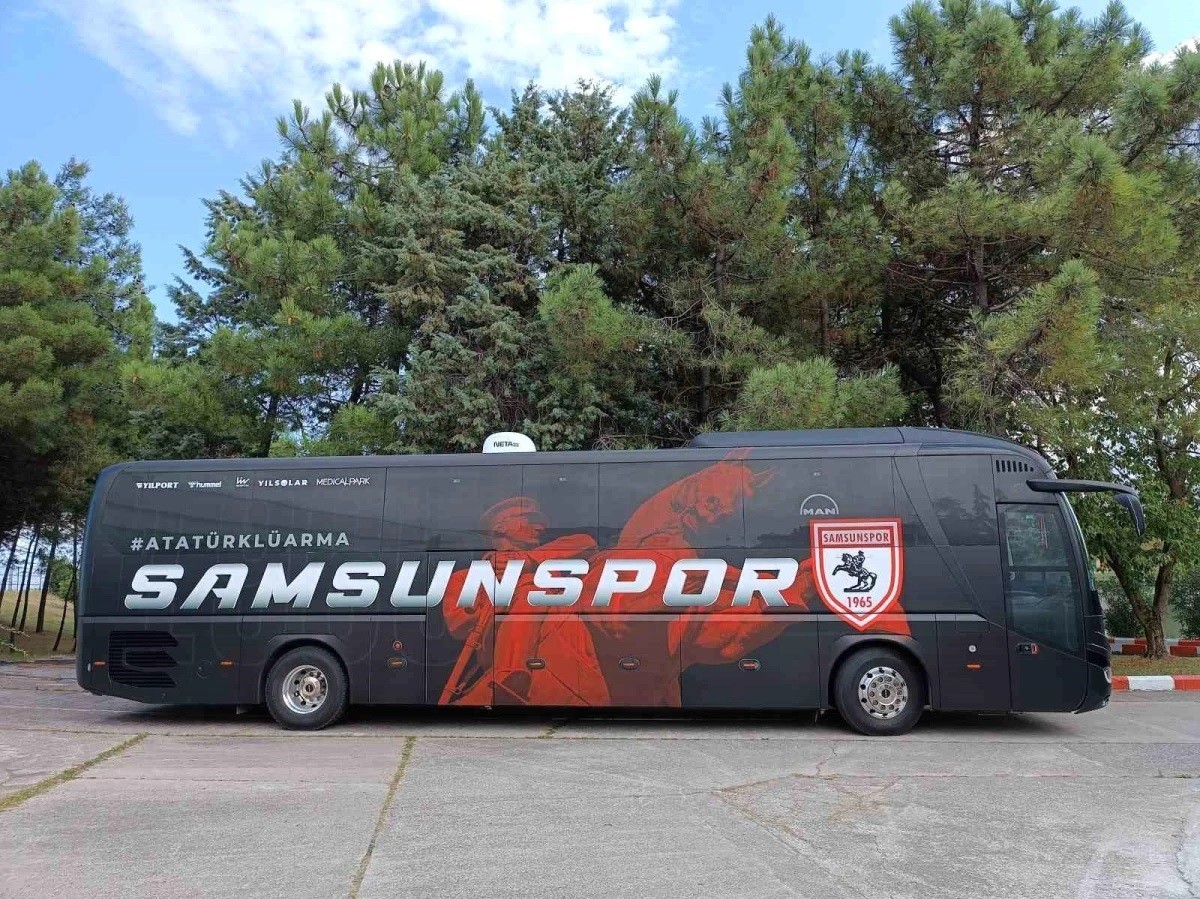 Samsunspor'a özel son teknoloji takım otobüsü görenleri büyülüyor