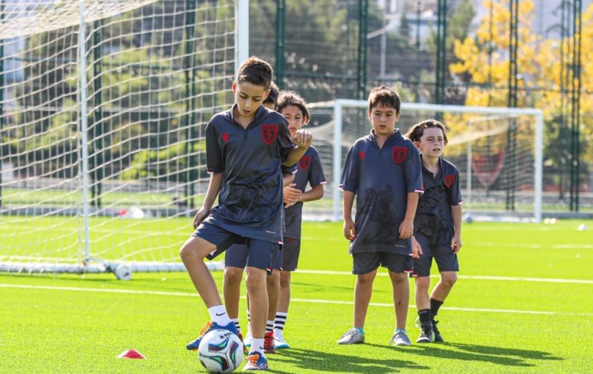 Samsunspor Futbol Okulu gelecekteki yıldız adayları yetiştiriyor
